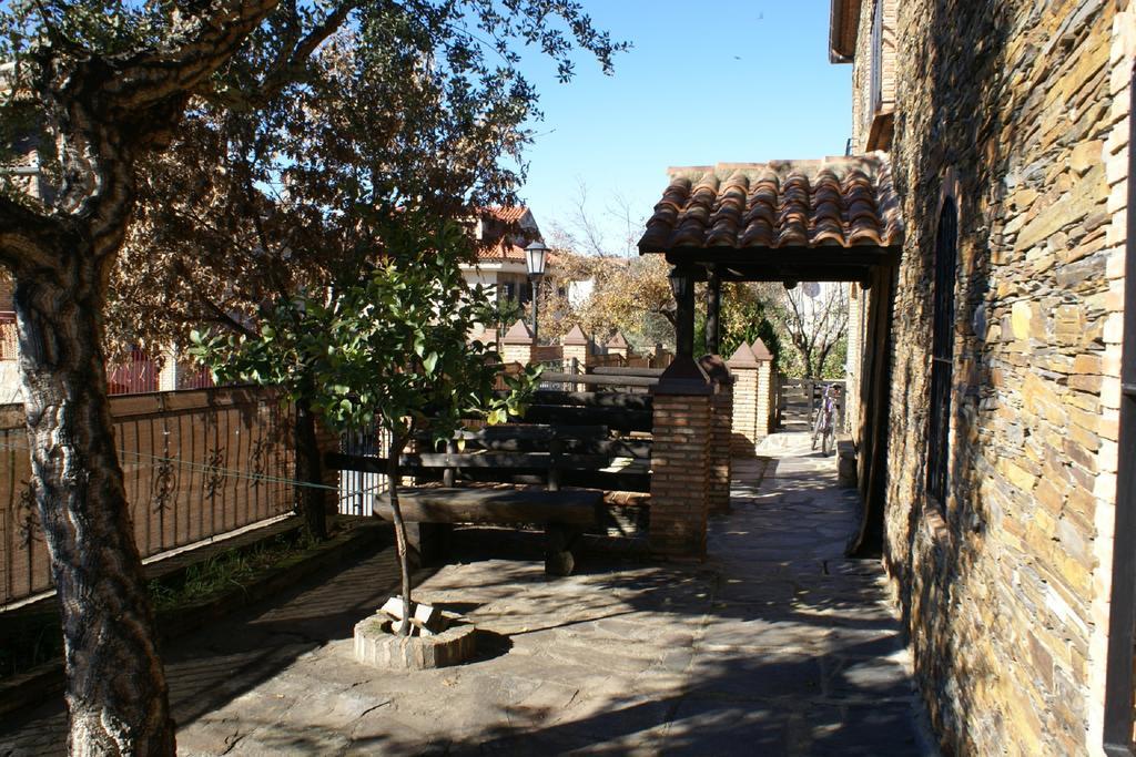 Casa Rural Pena Falcon Guest House Torrejón el Rubio Exterior foto