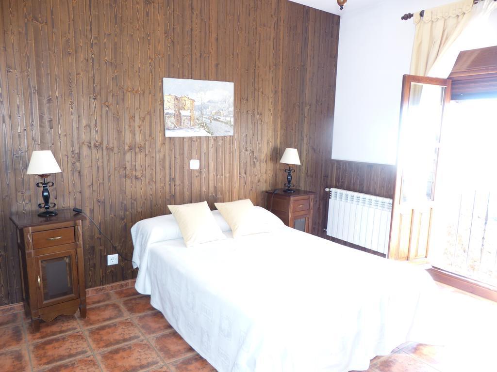 Casa Rural Pena Falcon Guest House Torrejón el Rubio Cameră foto