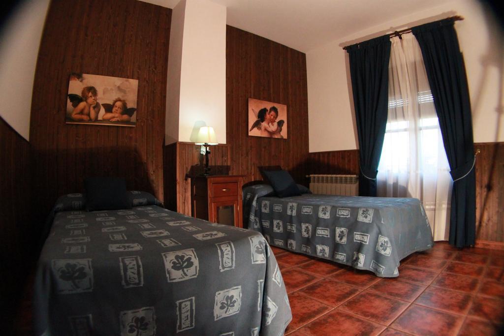 Casa Rural Pena Falcon Torrejón el Rubio Exterior foto