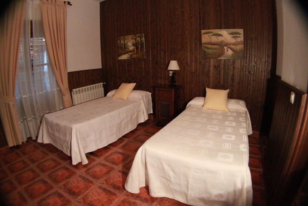 Casa Rural Pena Falcon Torrejón el Rubio Exterior foto