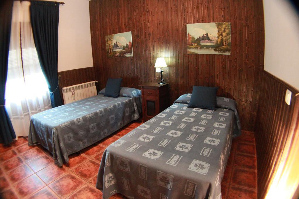 Casa Rural Pena Falcon Torrejón el Rubio Exterior foto